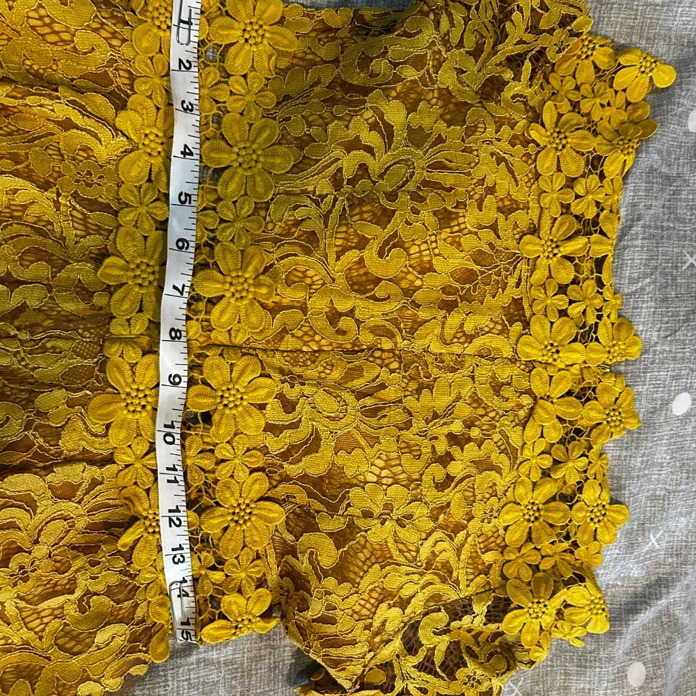 Golden dress - Picture 4 of 7